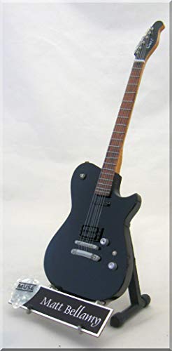 MATT BELLAMY Guitare Miniature avec médiator Muse - Les Beatles, Paul McCartney, John Lennon, RIngo Starr, George Harrison MATT BELLAMY Guitare Miniature avec médiator Muse – Image 3