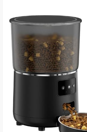 【2025新型】自動給餌器 4L大容量 猫 犬 ペットフィーダー WiFi スマホ遠隔操作 定時定量 デュアル電源 自動餌入れ 餌詰まり防止 セパレート設計 収納が容易 操作簡単 日本製プラグ付き(日本語説明書)(Black)