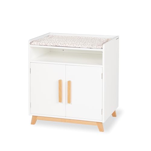 PINOLINO Puppenwickeltisch Marit, Puppenmöbel aus Holz, skandinavisch, weiß und klar lackiert, inkl. Wickelauflage, 2 Türen, 1 Fach, für Kinder ab 2 Jahren, 52x40x59 cm