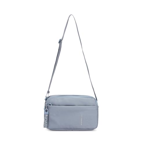Realizzata in Mitrix, storio materiale della linea MD20 di Mandarina Duck, questa crossover presenta doppia cerniera, tasca frontale e tracolla regolabile in nastro ed è possibile renderla più capiente aprendo la cerniera sottostante che consente espandibilità. L'interno è foderato, organizzato con tasche per gli oggetti più piccoli.