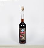 La leyenda cuenta que en la fantástica playa de Sa Caleta, los pescadores inventaron este café. Con brandy, ron, piel de limón, piel de naranja, canela y café elaboraron un “café quemado” para después de las comidas. Destilerías Ibiza hace, con este licor de Café Caleta un homenaje a estas personas y a este producto tan de nuestra tierra.