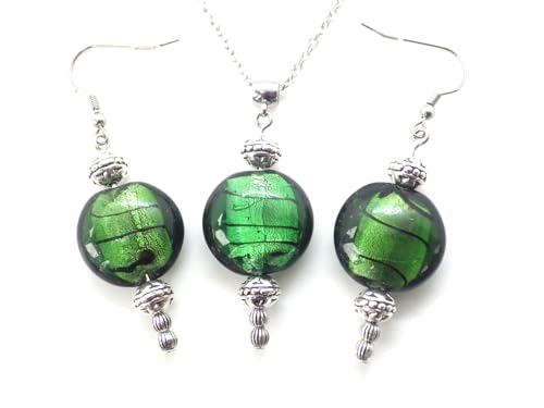 Boucles d'oreille et collier en perles plates de verre lampwork vert et laiton argenté