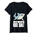 Mujer Shark Keep Moving or Die Motivational - Ventilador de tiburón envejecido Camiseta Cuello V