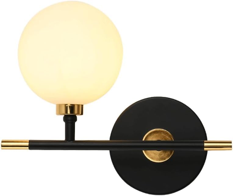 Bola esmerilada en lámpara de pared moderna para evitar reflejos molestos en baño