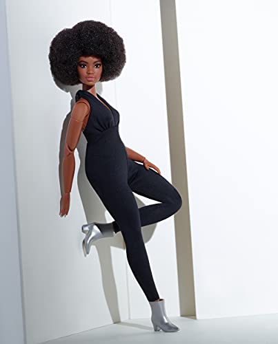 Barbie GTD91 - Signature Looks Puppe (curvy, brünett), bewegliche Modepuppe mit schwarzem Jumpsuit, Spielzeug ab 6… – Bild 7