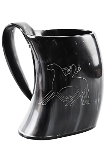 Battle-Merchant | Hochwertiger Wikinger Bierkrug aus Horn mit Odin reitet Sleipnir Motiv | Hornkrug Graviert | Mittelalterlicher Met-Krug bis zu 800ml