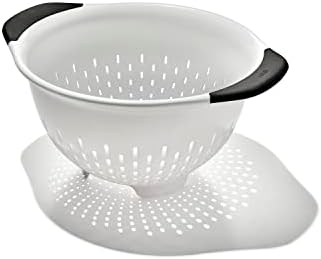 OXO Good Grips 3 QT Plastic Colander