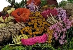 natürliche Grabschale bunt Friedhof zum Totensonntag Allerheiligen Grabgesteck Lieferung von Flora Trans