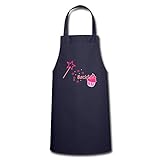 Die Backfee steht gerne in der Küche und backt für ihr Leben gern leckere Kuchen, Torten und andere süße Meisterwerke.