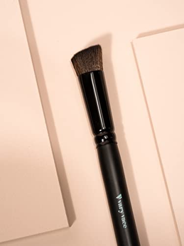 Pinceau blush pour poudres libres lors de votre routine de maquillage matinale