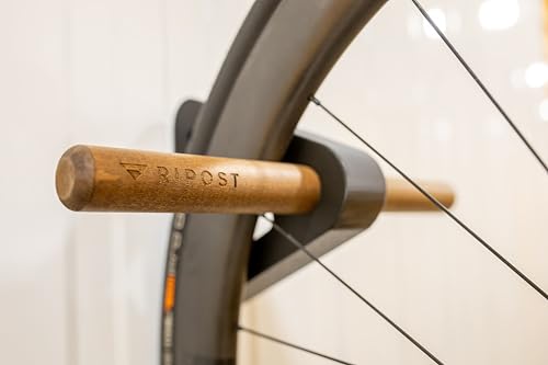 Support mural vertical pour vélo HIPARK pour optimiser le balcon ou l'appartement
