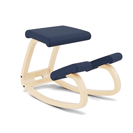 Varier Variable Balans Original Kniestuhl, entworfen von Peter Opsvik (dunkelblauer Revive-Stoff mit natürlichem Eschenboden)