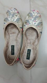 Image of Handcrafted Leather Ethnic Jutti for Women - Traditional & Elegant