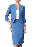 Cet ensemble jupe-costume pour femme se compose de plusieurs éléments : un ensemble deux pièces, une jupe et un blazer. Le blazer est sans col, doté de manches 3/4, d'une taille cintrée et de deux poches. La jupe crayon, quant à elle, est fendue dans le dos, dotée d'une fermeture éclair latérale invisible et d'une coupe cintrée, arrivant sous le genou.