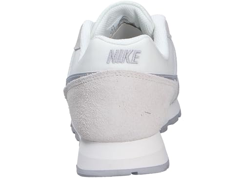 Nike MD Runner 2 chaussures de course légères avec détails argentés