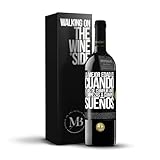 «La mejor edad es cuando dejas de cumplir años y empiezas a cumplir sueños» Mensaje en una Botella. Vino Tinto Premium Reserva 12 Meses + Gift Box. Etiqueta Negra PERSONALIZABLE