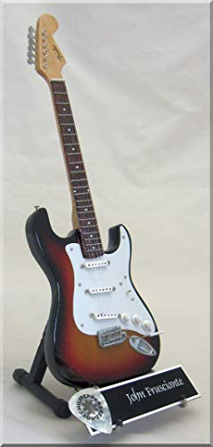 JOHN FRUSCIANTE Guitare Miniature avec médiator Red Hot Chili Peppers - Les Beatles, Paul McCartney, John Lennon, RIngo Starr, George Harrison JOHN FRUSCIANTE Guitare Miniature avec médiator Red Hot Chili Peppers