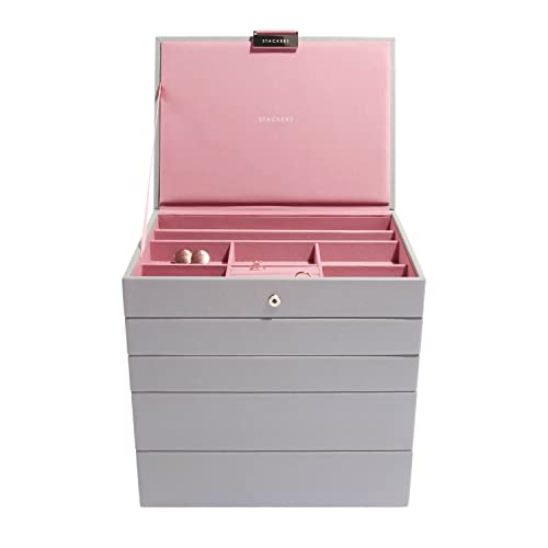 Non lasciare che i tuoi gioielli si aggroviglino, si ossidino e si dimentichino. Organizza la tua collezione con un portagioie Stackers.