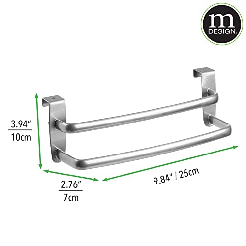 mDesign Toallero sin taladro con dos barras - Ideal para paños de cocina o toallas – Percha para puerta fácil de montar en armarios de cocina y baño – Toallero de barra doble - Metal plateado