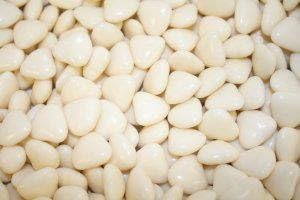 IVORY MINI HEART CHOCOLATE DRAGEES WEDDING FAVOURS X950