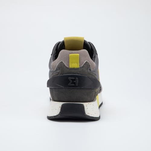 Image of ELHANN.H The SJ688 Sneaker Combines Simple Lines with a Dynamic Style. The MKX Finish of its Midsole Brings a Vintage Look to the Shoe.