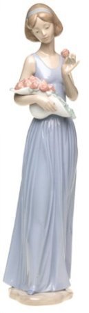 ラッキーチャーム、ロココ調「花を持つ少女」＃Nao by Lladro NAO BY LLADRO GIRL WITH FLOWERS 8