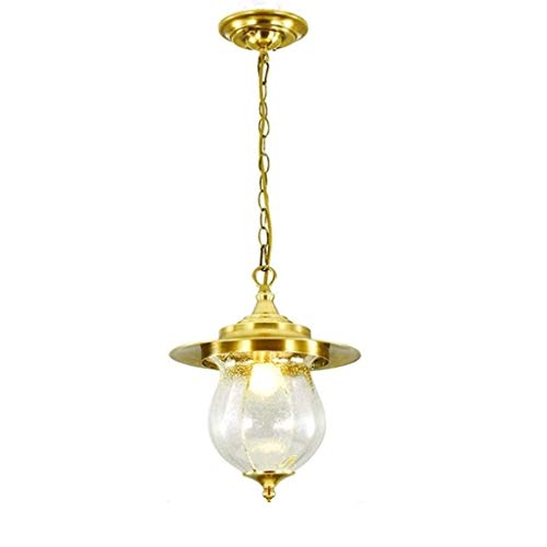 Lustre en cuivre doré résolvant le manque de luminosité des couloirs étroits