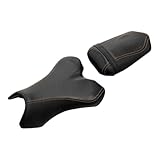 ★【Comodo e antiscivolo】La superficie del sedile della moto adotta una texture antiscivolo per evitare scivolamenti durante la guida, Il design ergonomico si adatta alla postura del pilota e distribuisce uniformemente la pressione, rendendolo la scelta ideale per i viaggi a lunga distanza.