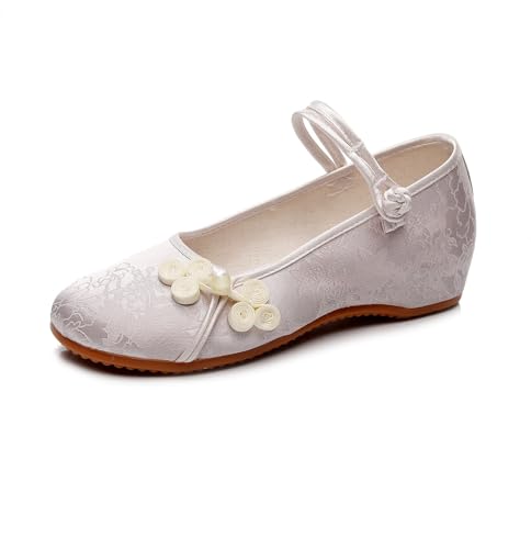 Chaussures Hanfu brodées : le cadeau rétro idéal pour les amoureuses de mode