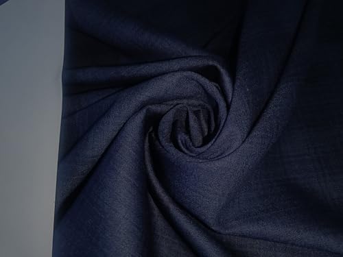Tissu en laine bleu marine idéal pour coudre un plaid de salon douillet