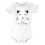 DESIGNS ORIGINAUX IMPRIMÉS EN BRETAGNE Collection de body bébé avec animaux mignons, phrases drôles, messages humour, illustrations tendres ou designs avec prénom bébé. Design incroyable visible sur le devant du vêtement, motifs imprimés en Bretagne avec impression DTG directement dans la fibre du textile pour un marquage lisible et durable.