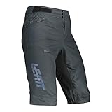 Taglio sartoriale precurvato sopra il ginocchio per il massimo comfort