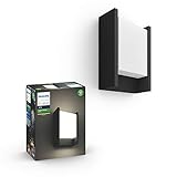 Die Philips Hue Wandleuchte Fuzo für den Außenbereich lässt sich einfach in ein bestehendes Philips Hue System integrieren. Zur Steuerung ist eine Philips Hue Bridge notwendig. Diese ist nicht im Lieferumfang enthalten