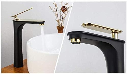 Robinet de lavabo peint en blanc pour une salle de bain moderne et lumineuse