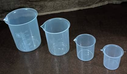 Set of 4 Transparent Plastic Measuring Beakers– Beaker Mugs Cups for Home, Kitchen, & Laboratory Use, Featuring 50ml, 100ml, 250ml, 500ml & 1000ml Sizes for Precise Liquid & Solid Measurements