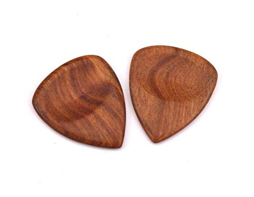 Lot de 3 médiators en bois pour guitare Heart Shape 3 pièces. - Les Beatles, Paul McCartney, John Lennon, RIngo Starr, George Harrison Lot de 3 médiators en bois pour guitare Heart Shape 3 pièces. – Image 4