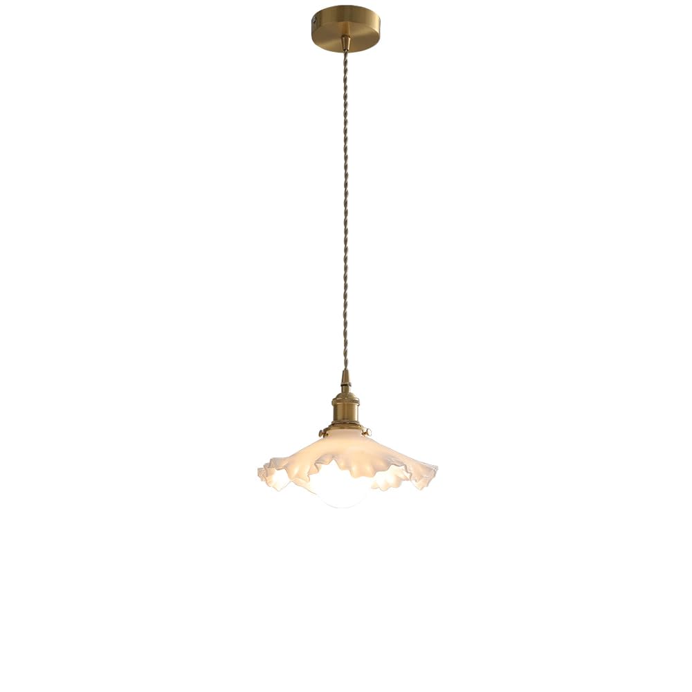 Lampe suspendue en laiton style français pour l'ambiance tamisée d'un café