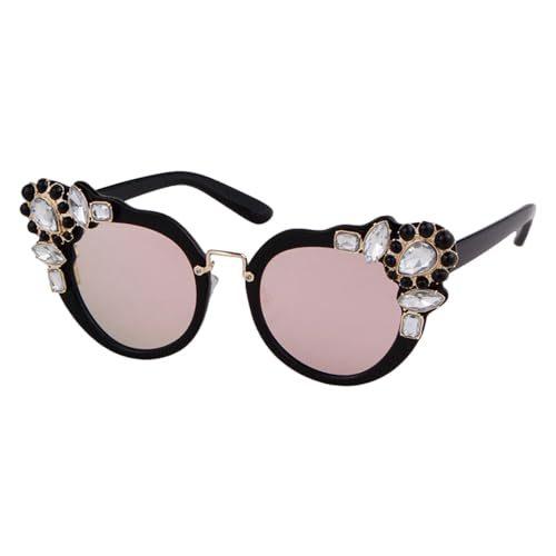 Lunettes de soleil œil de chat chic pour rayonner avec style vintage lors de vos sorties à la plage