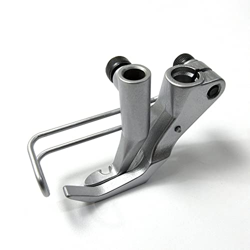 Questo set contiene un piede esterno e un piede interno. Il piede esterno ha una punta singola che consente cuciture strette a cerniere, anello a D, welting, ecc. La punta esterna del piede è sul lato destro. La cerniera andrà a sinistra del piede.