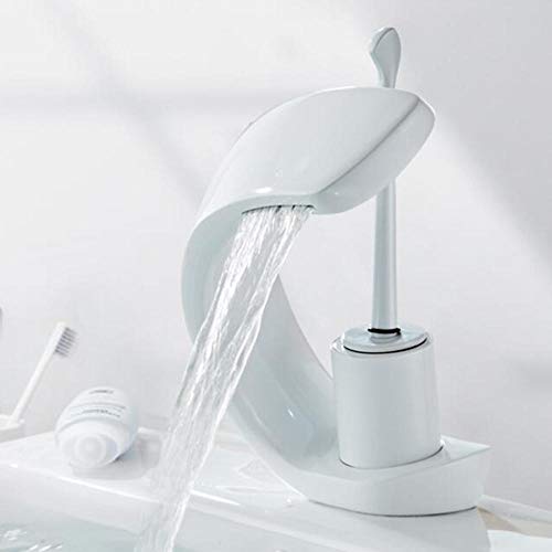 Mitigeur de lavabo cascade noir pour une routine matinale zen et sans éclaboussures