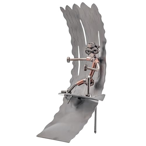 Metalfigur auf einem Surfbrett