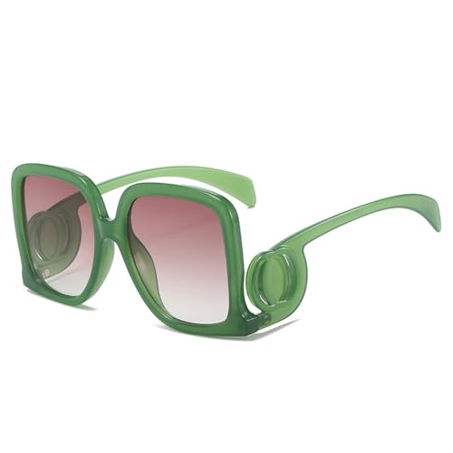 Lunettes de soleil surdimensionnées pour masquer la fatigue avec style chic