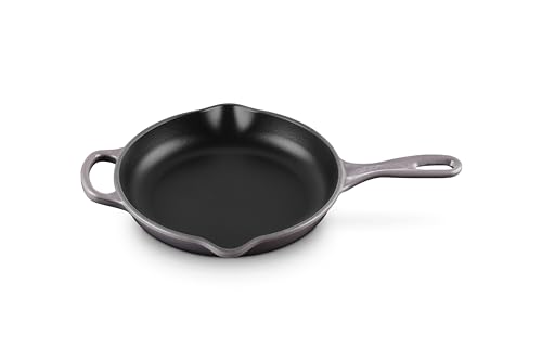 Le Creuset Signature Gusseisen Brat- und Servierpfanne, Rund, Ø 23 cm, Für alle Herdarten inkl. Induktion geeignet, Flint