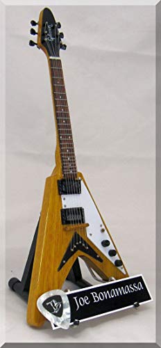 JOE BONAMASSA Guitare Miniature avec médiator VEE - Les Beatles, Paul McCartney, John Lennon, RIngo Starr, George Harrison JOE BONAMASSA Guitare Miniature avec médiator VEE
