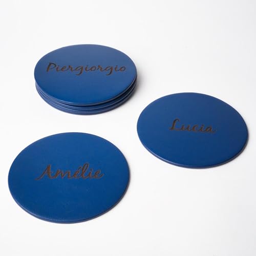 Kidia Sottobicchieri in Similpelle Personalizzati – Set 6 (Ø 10 cm) – Incisione Laser Nomi – 3 Strati Premium, Impermeabili, Eco-Sostenibili – Accessori Bar, Casa, Regalo (6, Blu)