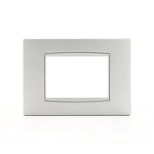 Unisciti alla tradizione VIMAR con la placca Eikon Next Classic Metallo 3 posti, un accessorio luminoso di alta qualità adatto a qualsiasi tipo di illuminazione interna o esterna. Ecco un modo per dare un tocco di classe alla tua abitazione o ufficio, creando un'atmosfera unica e raffinata.