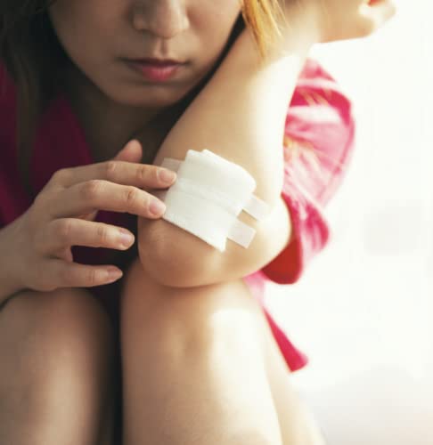 Sterile 4'' X 4'' Gauze Pads 12-Ply [Pack Of 100] Highly Absorbent 100% Cotton 4X4 Woven Dressing Sponges For First Aid Wound Care - Individually Packed Pouches + 1 Roll Of Medical Tape - 4''X4'' #TOP2