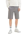 Kurze Chinohose in Unifarben mit seitlichen Eingriffstaschen, Paspeltasche am Gesäß und gekrempelten Beinabschlüssen