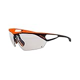 Las gafas Monster EASSUN están confeccionadas por dos cristales grandes fotocromáticos y repelentes al agua. En este sentido, su diseño futurista posibilita el uso de la tecnología AirFlow, la cual es un sistema de ventilación que dificulta completamente el empañamiento de tus lentes (antivaho) en cualquier situación. Además, su versatilidad facilita su uso para ciclismo, running, maratón y triatlón.