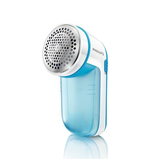 Philips Fabric Shaver, Removes Fabric Pills, Suitable for All Garments, Large Blade Surface, Cleaning Brush, Includes Batteries, Blue (GC026/00)
